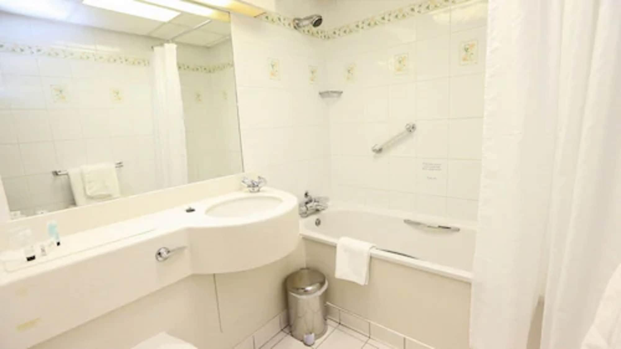 Fairways Lodge & Leisure Club Prestwich Buitenkant foto