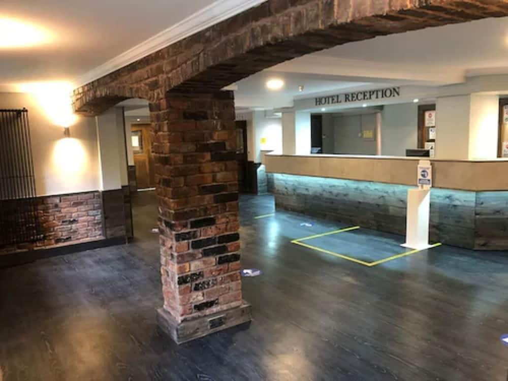Fairways Lodge & Leisure Club Prestwich Buitenkant foto