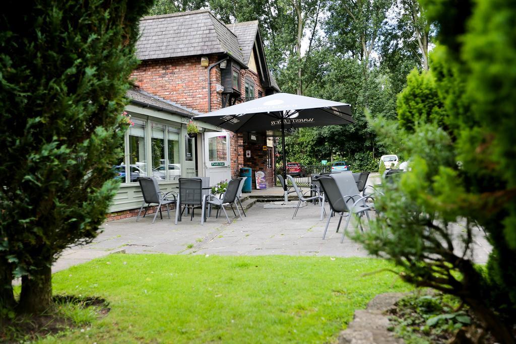 Fairways Lodge & Leisure Club Prestwich Buitenkant foto