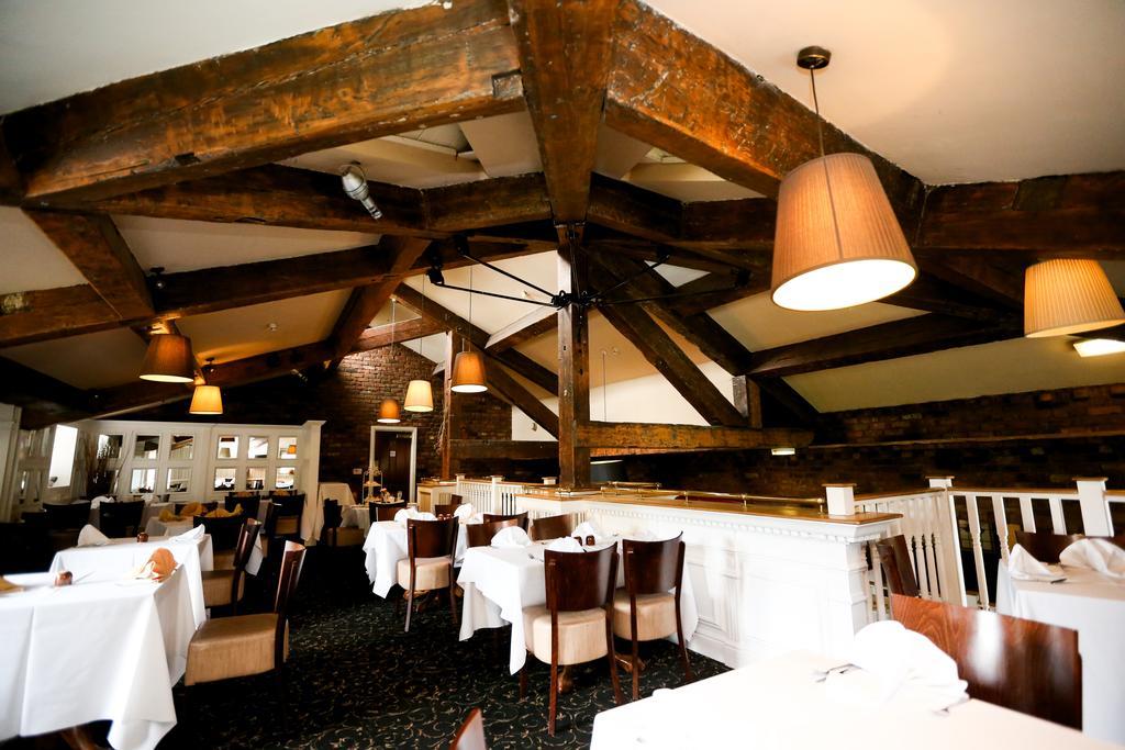 Fairways Lodge & Leisure Club Prestwich Buitenkant foto