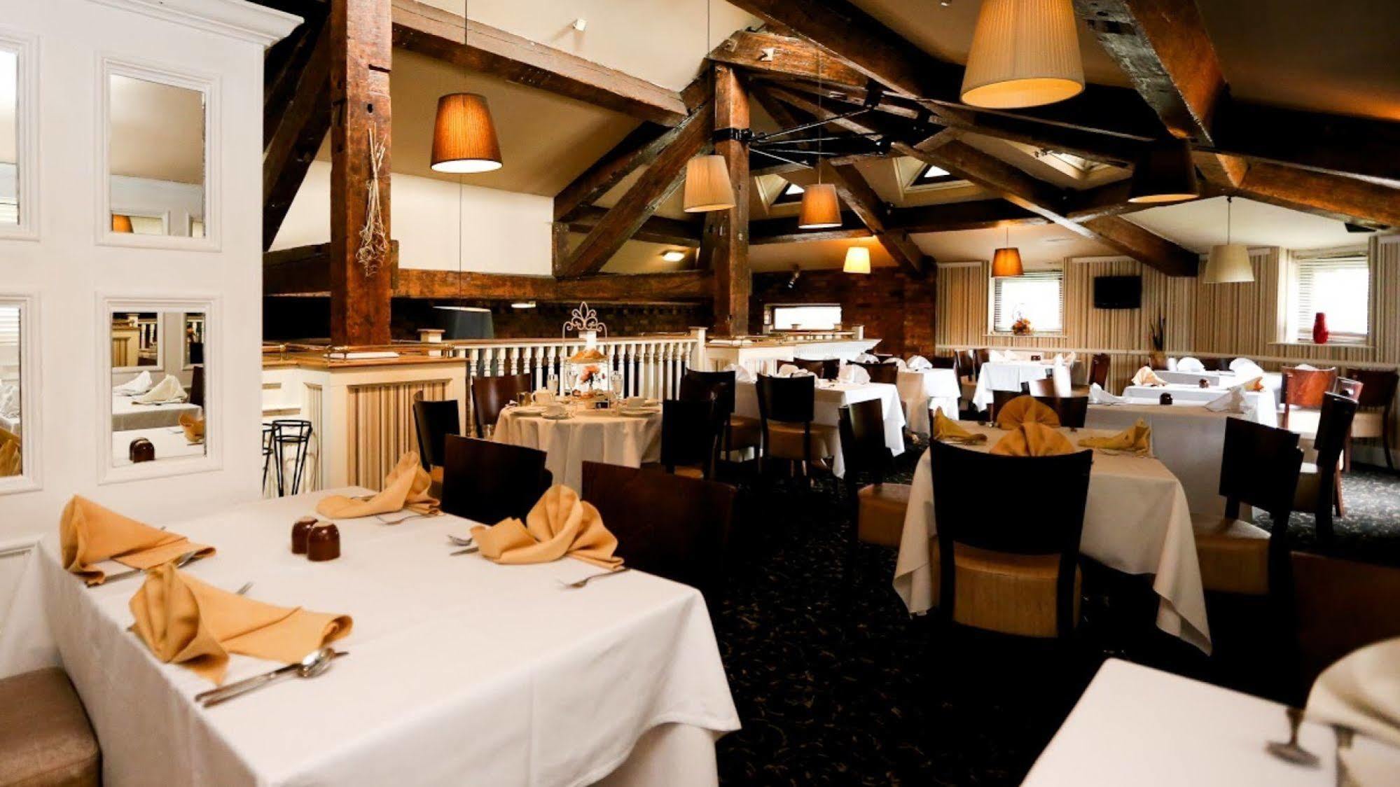 Fairways Lodge & Leisure Club Prestwich Buitenkant foto